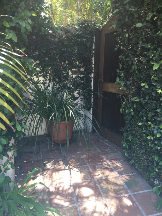 Bondo condo front path