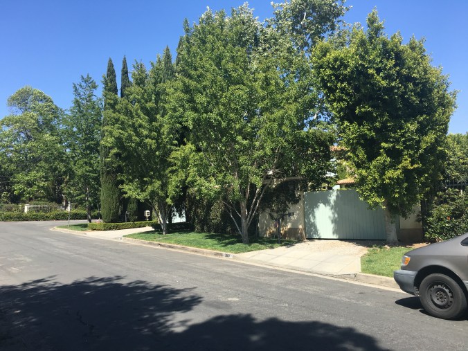 Entrance to 380 Rockingham