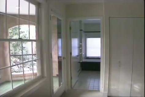 jbs-room-bathroom-and-balcony