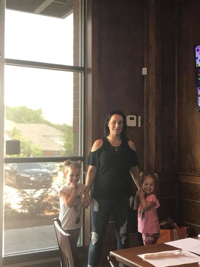 37978460_10155588105521935_162521463696392192_njj